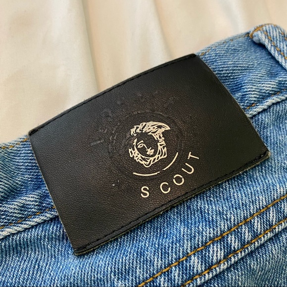 HIGH-WAISTED VERSACE FLARED MOM JEANS! 🔥🔥🔥 - Picture 9 of 12